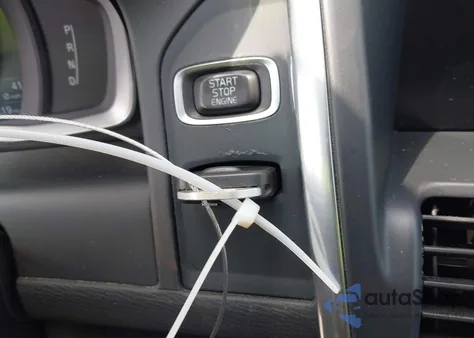 2015 Volvo Xc60 T5 Premier из США, поврежденный, VIN YV440MDK1F2724620